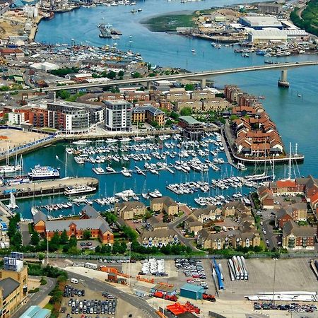 2 Bed Apartment With 2 Ensuites-Near Train Station /Mayflower /City Southampton Kültér fotó