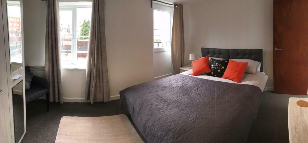 2 Bed Apartment With 2 Ensuites-Near Train Station /Mayflower /City Southampton Kültér fotó